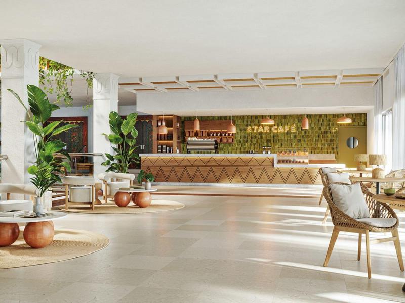 Hall dell'hotel moderno con bar, aree salotto e molta luce naturale.