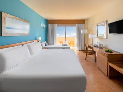 Elba Carlota Beach & Convention Resort