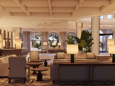 Ruime hotel lobby met beige banken, fauteuils en moderne lampen op houten tafels.