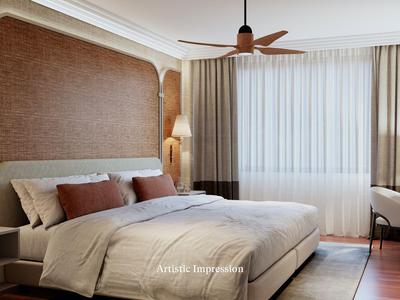Modern eingerichtetes Hotelzimmer mit großem Bett, Schreibtisch und warmem Licht.