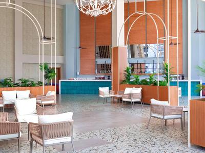 Moderne hotel lounge met stoelen, planten en decoratieve verlichting.