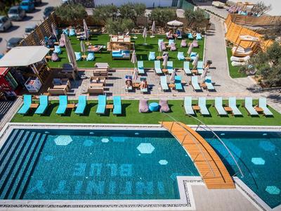 Enorme Infinity Beach (ex Infinity Blue)