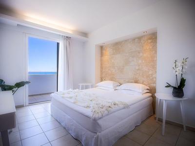 Akrogiali Beach Hotel Apts.