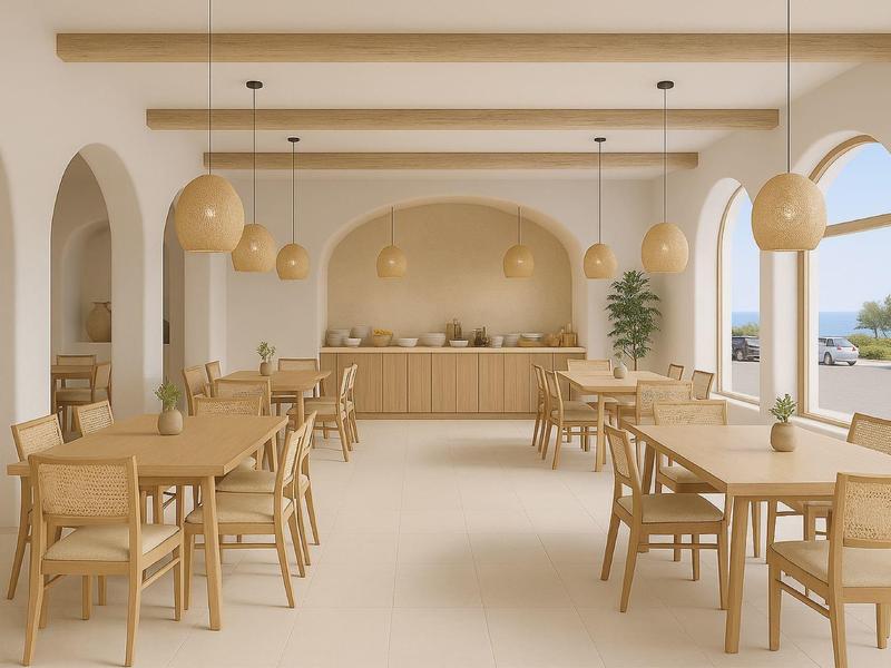 Helles, minimalistisches Restaurant mit Holzmöbeln, großen Fenstern und runden Pendelleuchten.