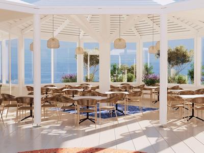 Terrazza luminosa e aperta con colonne bianche e sedie con vista sul mare.