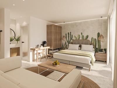 Moderne, helle Schlafzimmer mit kleinem Sitzbereich, Holzkommode und Kaktus-Wanddesign.