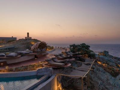 Acro Suites