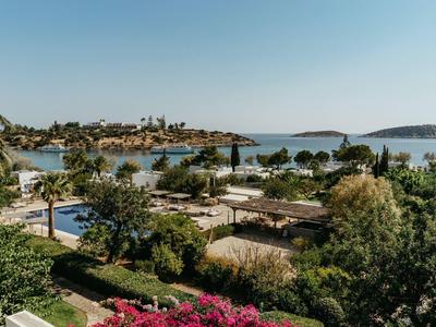 Minos Beach Art Hotel