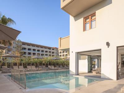 Theartemis Palace