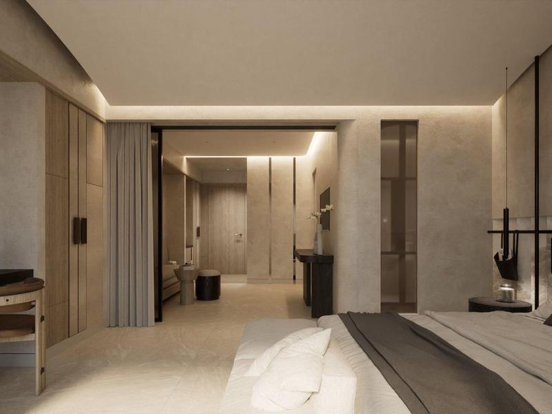 Modern eingerichtetes Hotelzimmer mit Bett, Stuhl und indirekter Beleuchtung