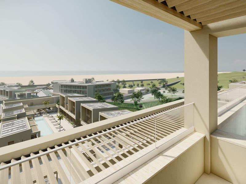 Uitzicht vanaf een balkon op een modern hotelresort met zwembad en groen onder een heldere lucht.