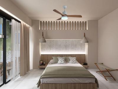 Modernes Schlafzimmer mit großem Fenster, Bett, Deckenventilator und sanfter Beleuchtung in Beige- und Grautönen.