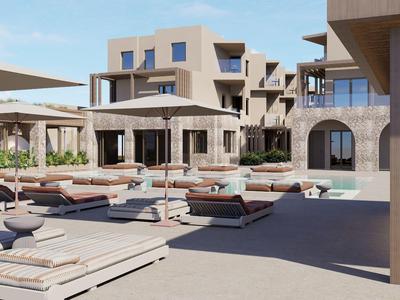 Moderní hotelová bazénová oblast s lehátky, slunečníky a architektonickými budovami v pozadí.