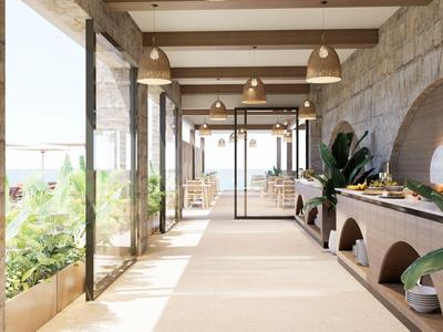 Heller Hotelflur mit Steinwänden, Pflanzen und großen Fenstern für viel Tageslicht.