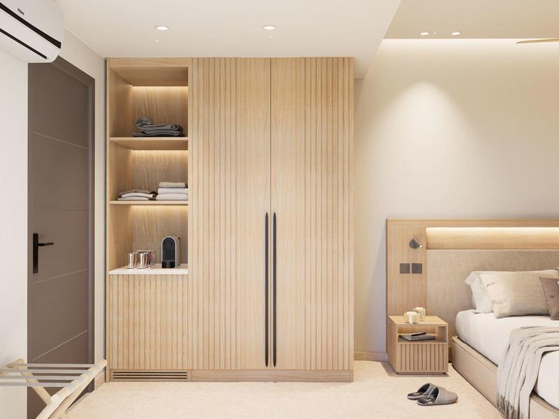 Helles, modernes Schlafzimmer mit Holzschrank, Bett und minimalistischem Design
