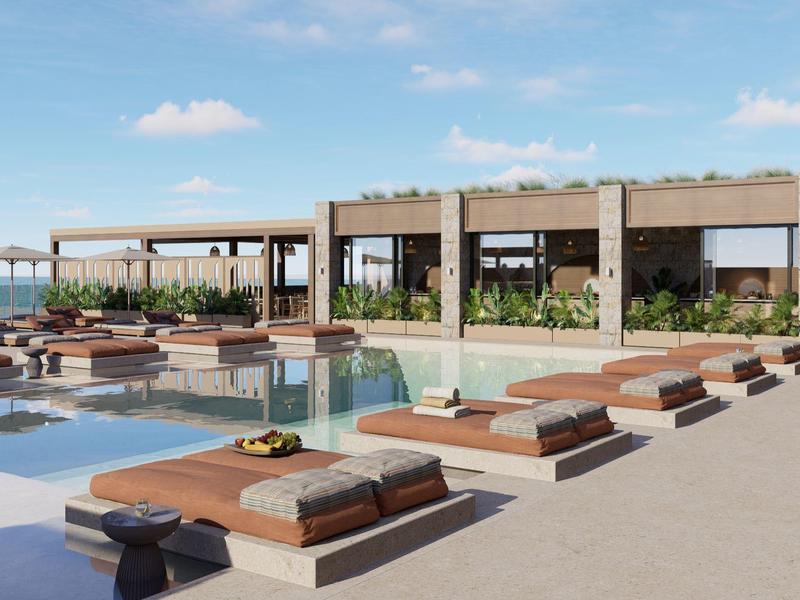 Moderner Poolbereich mit Liegen und Pavillons unter blauem Himmel.