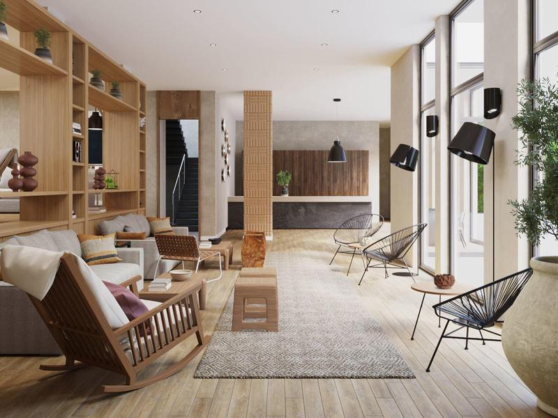 Nowoczesny salon hotelowy z drewnianymi meblami, dużymi oknami i neutralnym wystrojem.