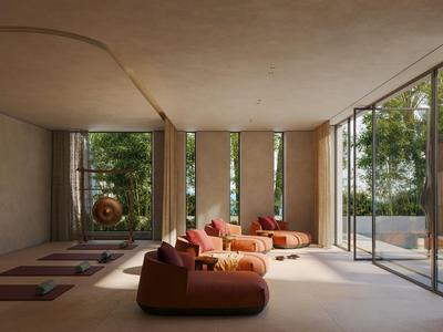 Modern eingerichteter, heller Raum mit großen Fenstern und gemütlichen Sitzmöbeln.