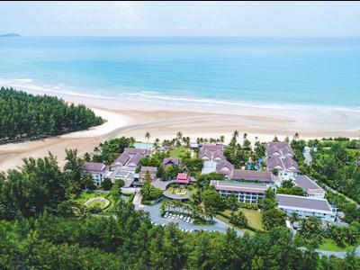 Apsara Beachfront Resort & Villas