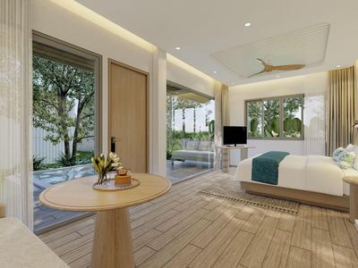 Helles, modernes Hotelzimmer mit großen Fenstern und Blick auf einen Garten.