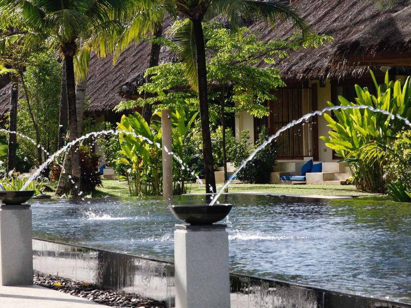 Waterornamenten met boogvormige waterstralen voor tropische hotel tuin