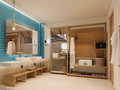 Moderner Hotelbadezimmer mit Doppelwaschbecken und Sauna aus Holz.