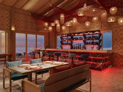 Moderner Hotelbarbereich mit Holzakzenten, roten Lichtakzenten und Panoramafenstern mit Blick auf das Meer.