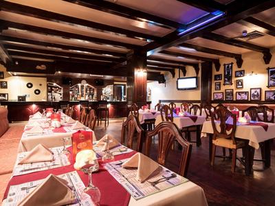 Traditional restaurant with wooden beams, set tables, and a cozy atmosphere.