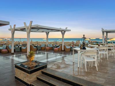 Pickalbatros White Beach Resort