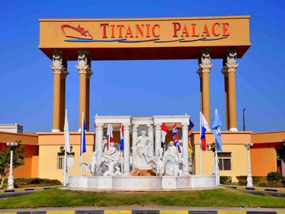 Titanic Palace & Aquapark