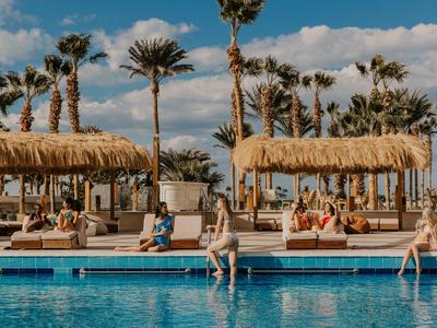 Meraki Resort