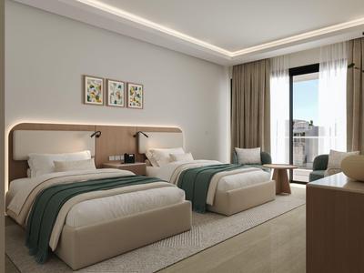 Ein elegantes Hotelzimmer mit zwei Betten, modernem Design und Balkon mit Blick.
