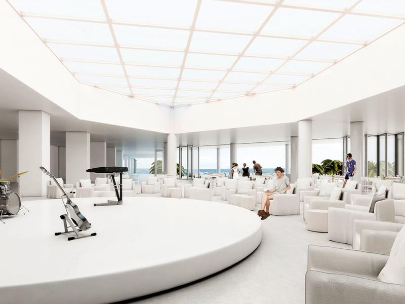 Helles, modernes Veranstaltungszimmer mit Bühne und Sitzgelegenheiten, großer Fensterfront und Tageslicht