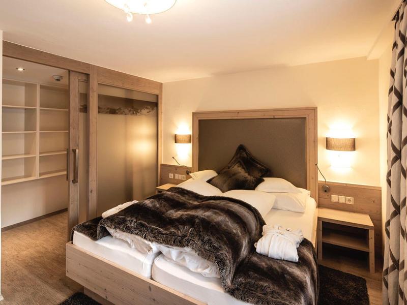 Cozy hotel room with double bed and walk-in closet.