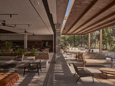 Offener Lounge-Bereich mit modernen Sofas und Sesseln, umgeben von Holzdecke und Naturlicht.