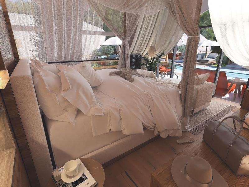 Pohodlná postel s bílými závěsy a polštáři v otevřeném prostoru s výhledem ven.