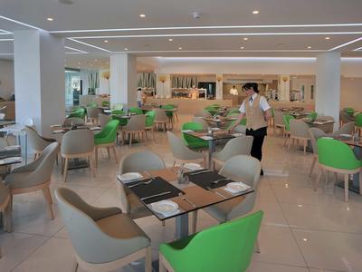 Nelia Beach Hotel & Spa