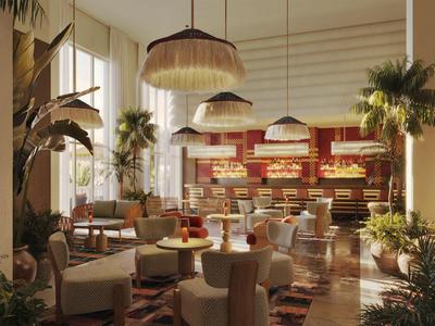 Helles Hotelrestaurant mit modernen Leuchten, gemütlichen Sitzbereichen und viel Grün.