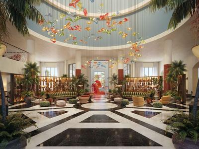 Großzügige Hotellobby mit Marmorfußboden, Pflanzen und einem farbenfrohen Kunstwerk an der Decke.
