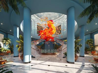 Hotel-Lobby mit hohen blauen Säulen, großem bunter Kunstwerk und tropischen Pflanzen.