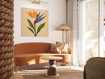 Gemütliches Wohnzimmer mit orangefarbenem Sofa, Blumenbild und bodentiefen Fenstern.