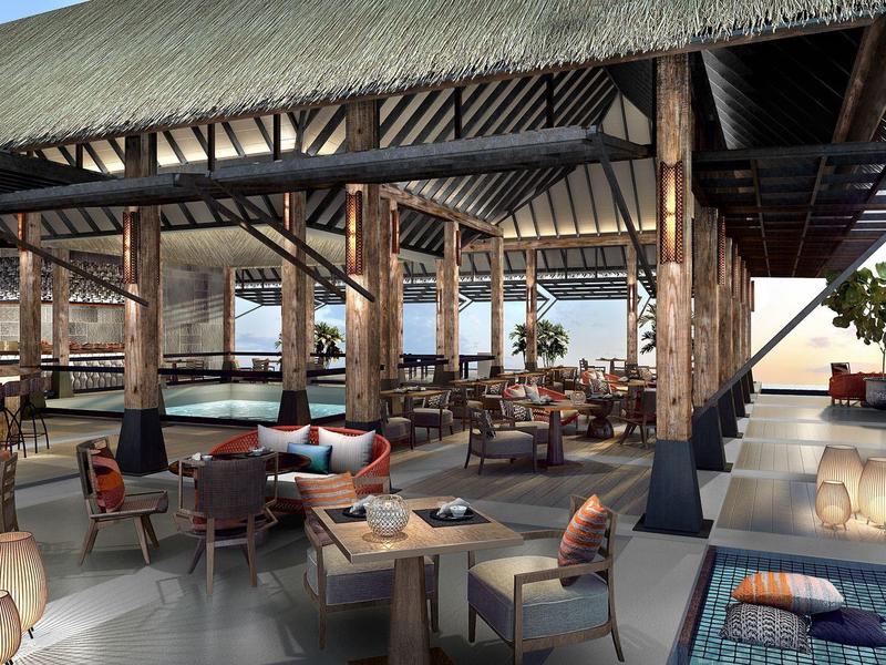 Restaurant ouvert moderne avec structure en bois, espaces assis et vue sur piscine