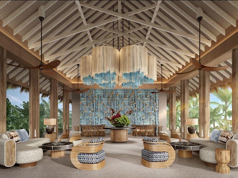 Salon d'hôtel ouvert moderne avec plafond en bois, sièges confortables et vue tropicale.