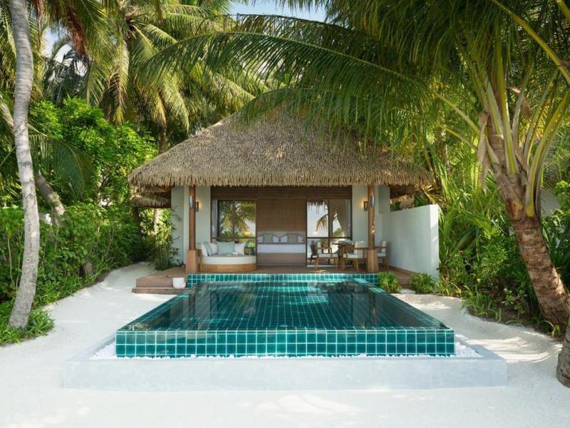 Villa de luxe avec piscine privée et végétation tropicale