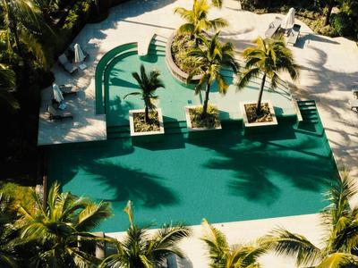 The Bay Club at Anahita