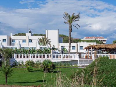 Cumeja Beach Hotel & Club