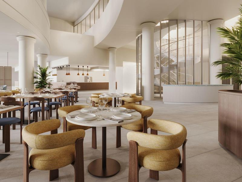 Eleganter hotelrestaurant-Innenraum mit modernen runden Tischen und gepolsterten Stühlen.