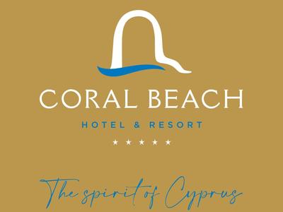 Logo von Coral Beach Hotel & Resort mit weißem Symbol, türkisfarbenem Wellenakzent und Schriftzug.