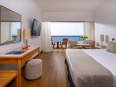 Coral Beach Hotel & Resort