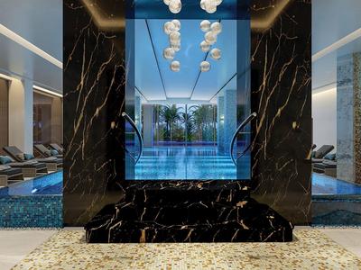 Moderner Indoor-Pool mit schwarzem Marmortresen, Glaswand und glühender Deckenbeleuchtung.